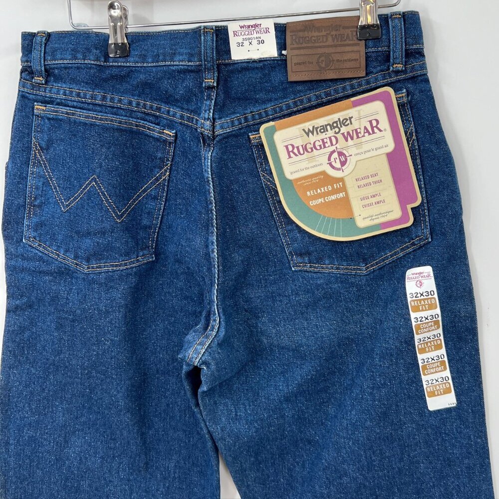 NWT Wrangler Rugged Wear Relaxed Fit Jeans